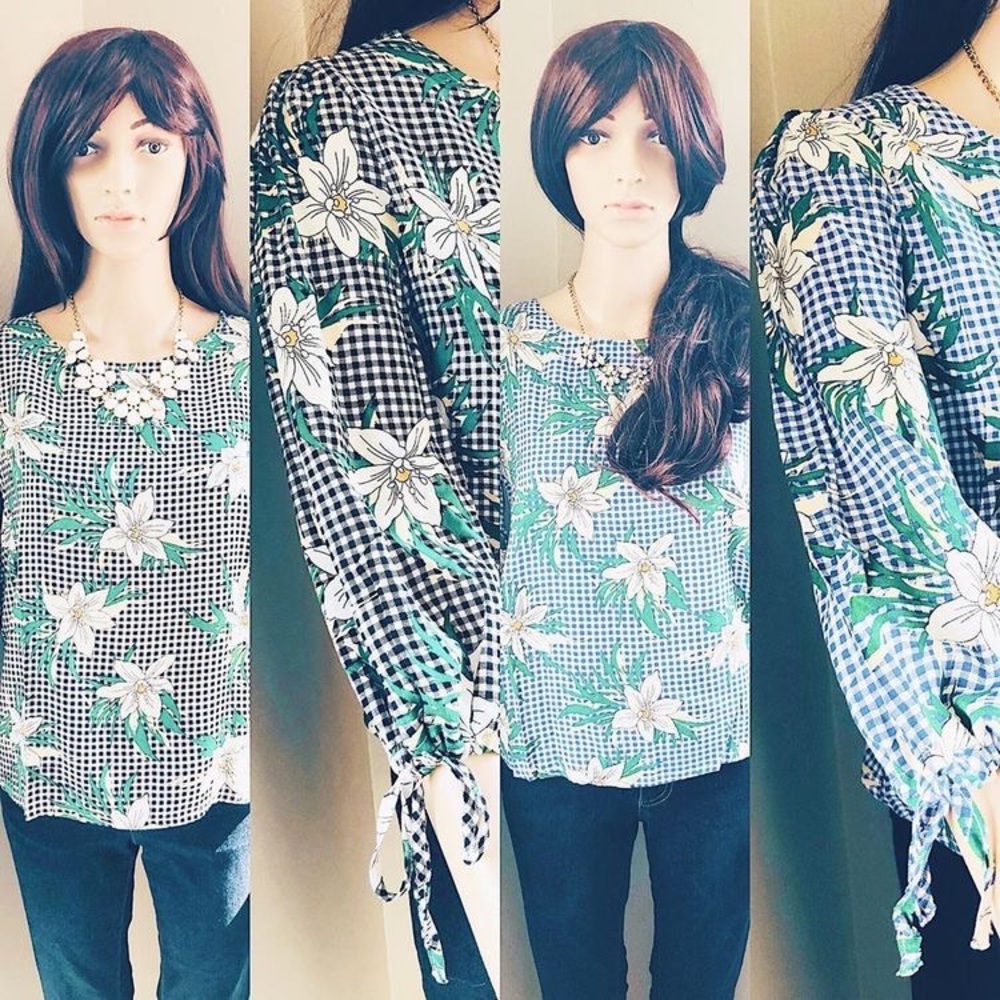 Lightweight Floral Quarter Length Sleeve Top - Picture 2 of 7